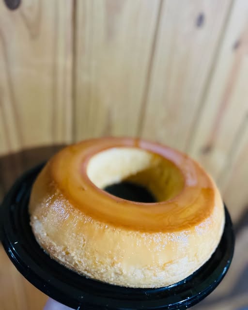 Quesillo de aro en su bandeja